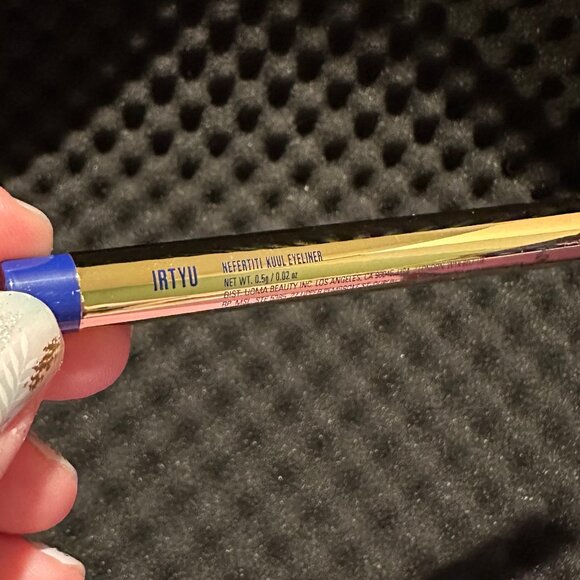 UOMA Salute to the Sun - Nefertiti Kuul Eyeliner - Picture 9 of 9